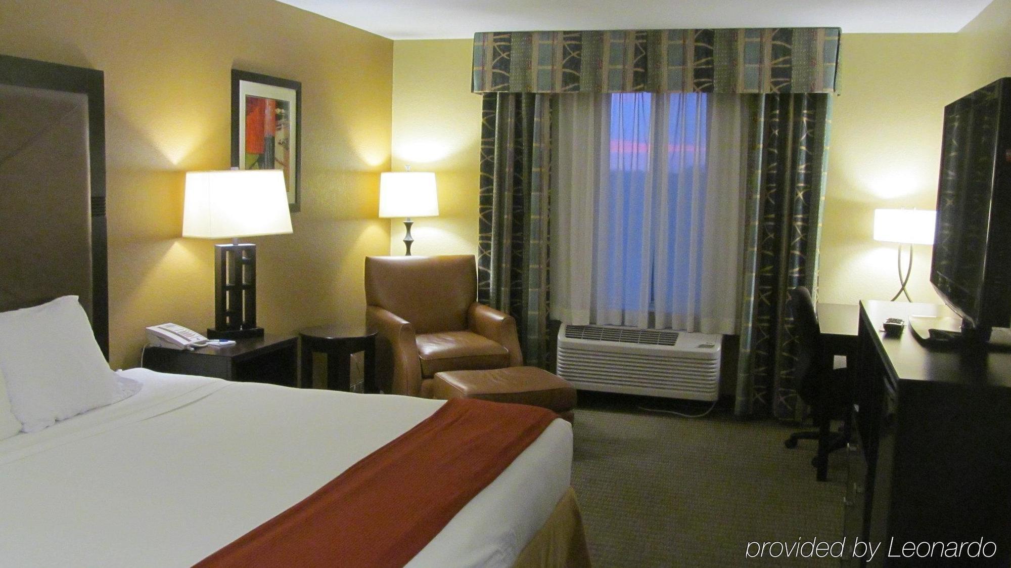 Holiday Inn Express Hotel & Suites Lexington By Ihg Quarto foto